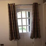 Charming Flat With Private Patio In Clifton Διαμέρισμα *