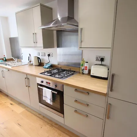 Charming Flat With Private Patio In Clifton Apartmán *