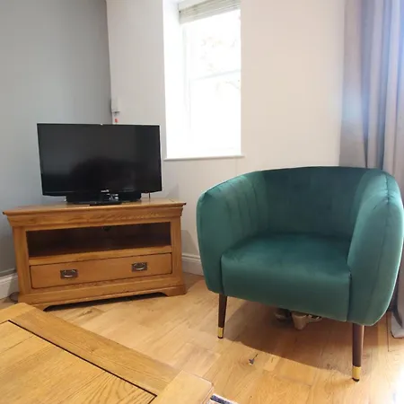 Charming Flat With Private Patio In Clifton בריסטול
