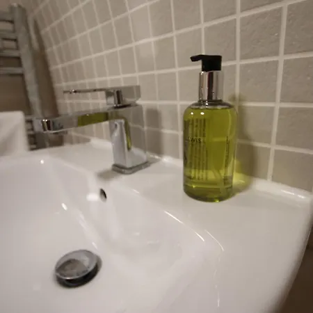 Charming Flat With Private Patio In Clifton * Bristol