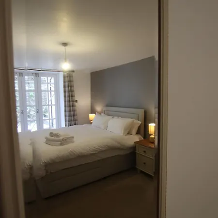Charming Flat With Private Patio In Clifton * Bristol