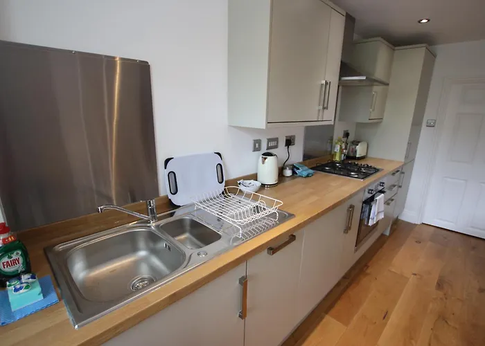 Charming Flat With Private Patio In Clifton Bristol
