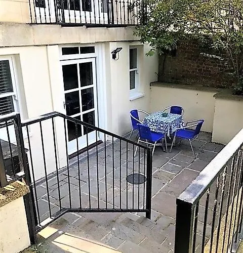 Charming Flat With Private Patio In Clifton Μπρίστολ