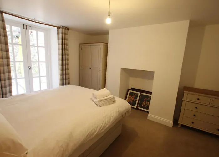 Charming Flat With Private Patio In Clifton Bristol