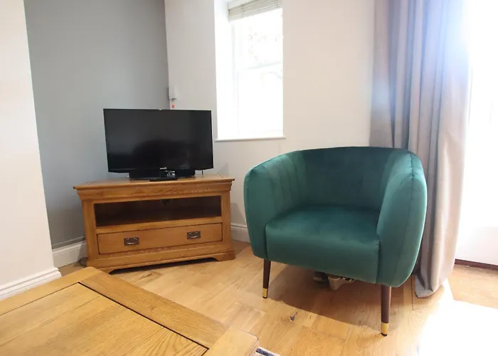 Charming Flat With Private Patio In Clifton بريستول