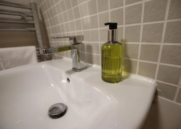 Charming Flat With Private Patio In Clifton * بريستول