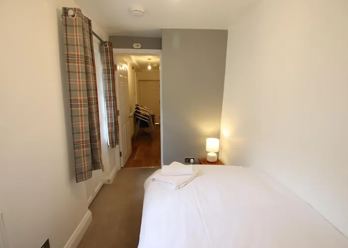 Charming Flat With Private Patio In Clifton بريستول